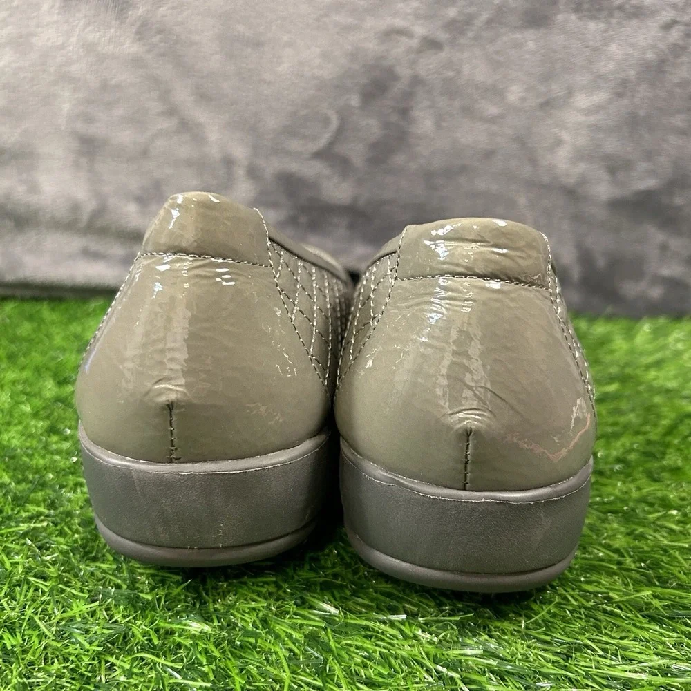Gravity Defyer VersoShock Flats Womens 10.5 Gray Quilted Patent Leather